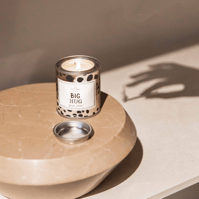 The Gift Label Grote geurkaars in blik - Big hug - Jasmin vanilla
