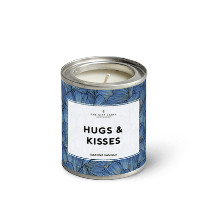 The Gift Label Kleine geurkaars in blik - Hugs and kisses - Jasmine Vanilla